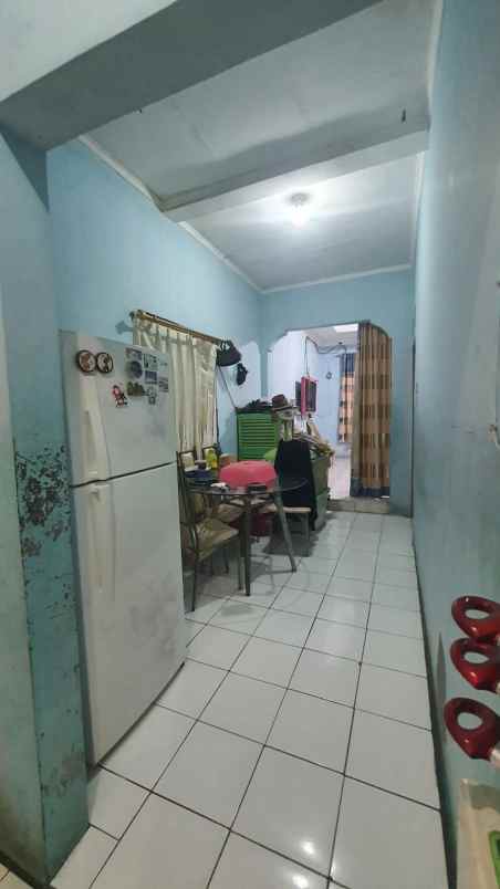 dijual rumah parkiran luas anti banjir