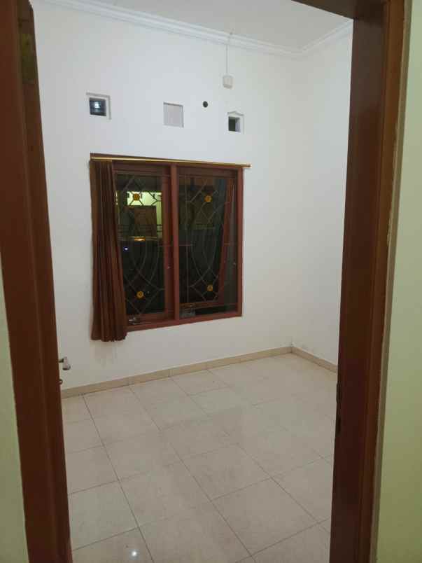 dijual rumah perempatan demak ijo