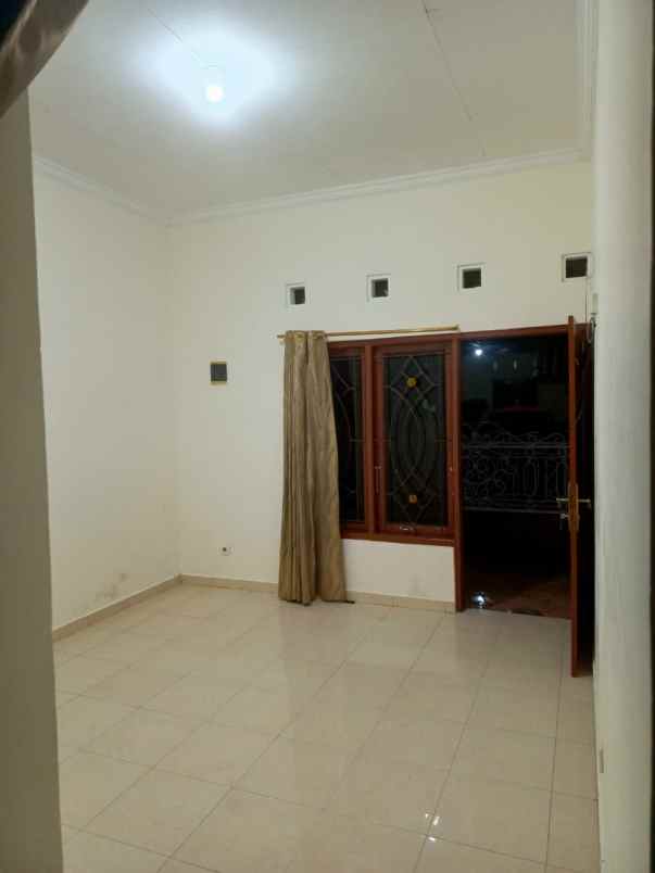 dijual rumah perempatan demak ijo