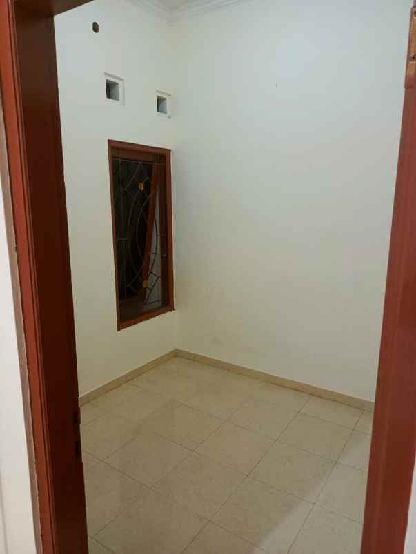 dijual rumah perempatan demak ijo