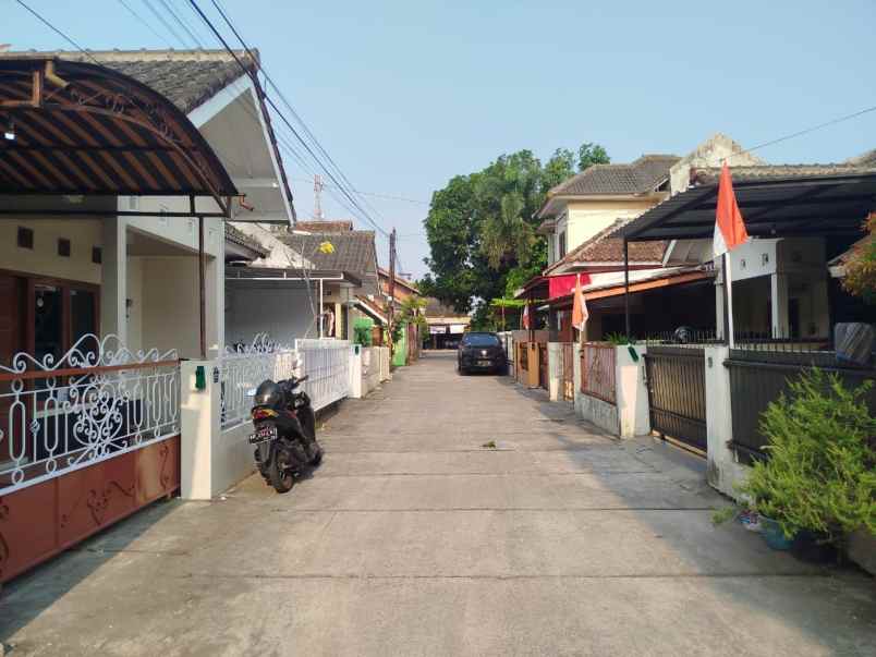 dijual rumah perempatan demak ijo