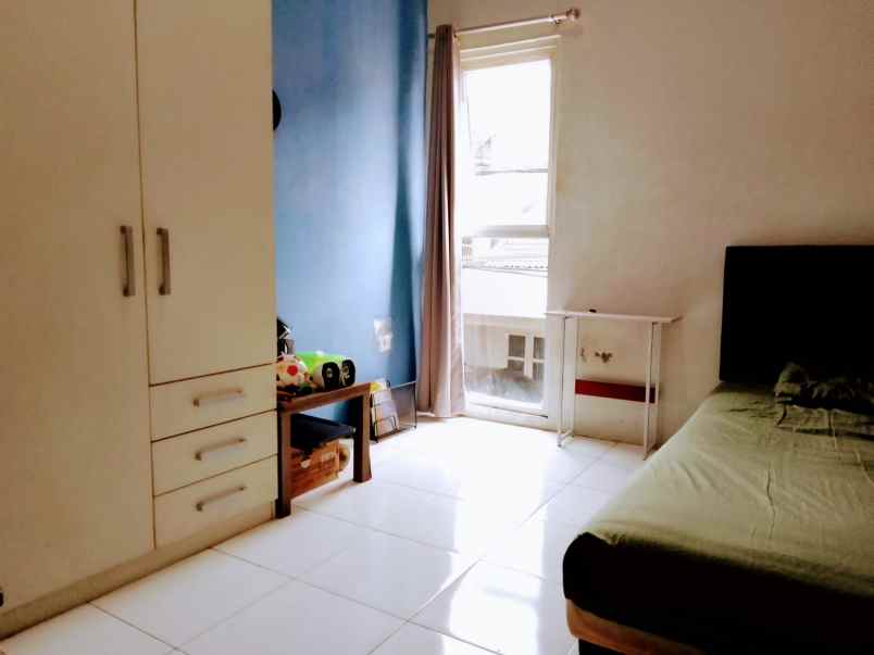 dijual rumah permata depok regency
