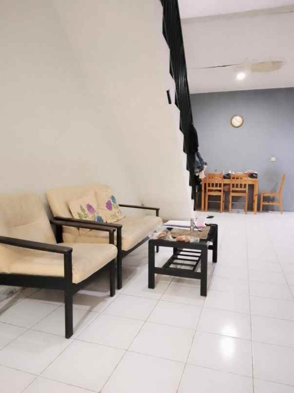 dijual rumah permata depok regency
