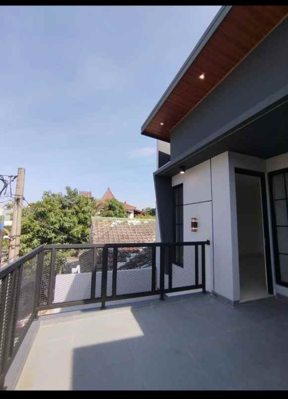 dijual rumah perum boulevard hijau kota