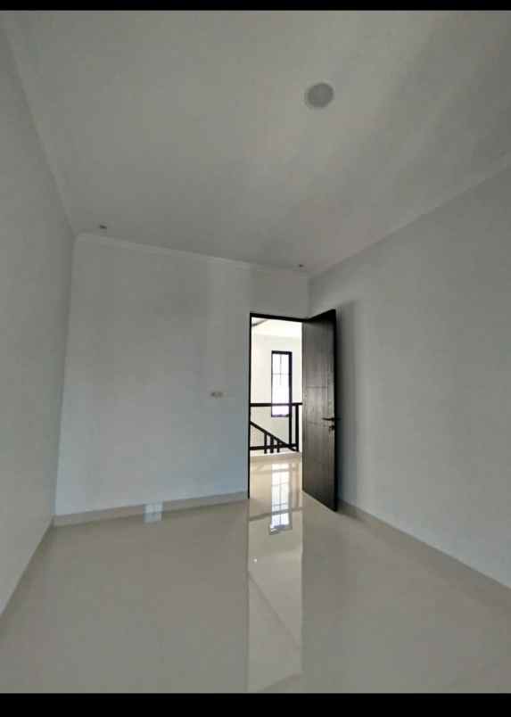 dijual rumah perum boulevard hijau kota