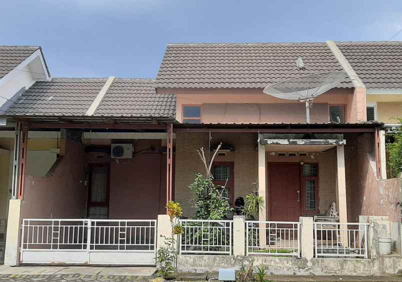 dijual rumah perum grand surya