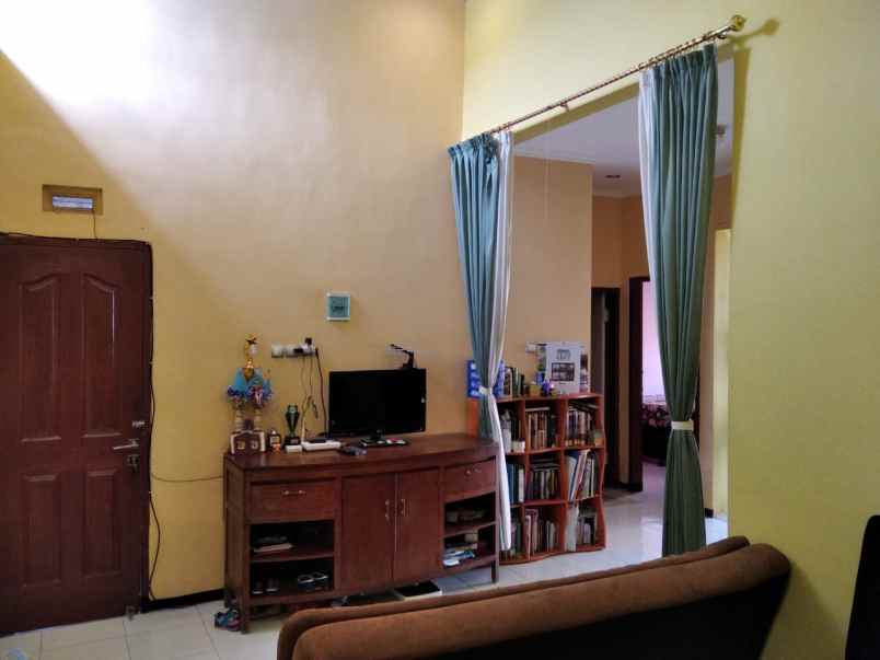 dijual rumah perum grand surya