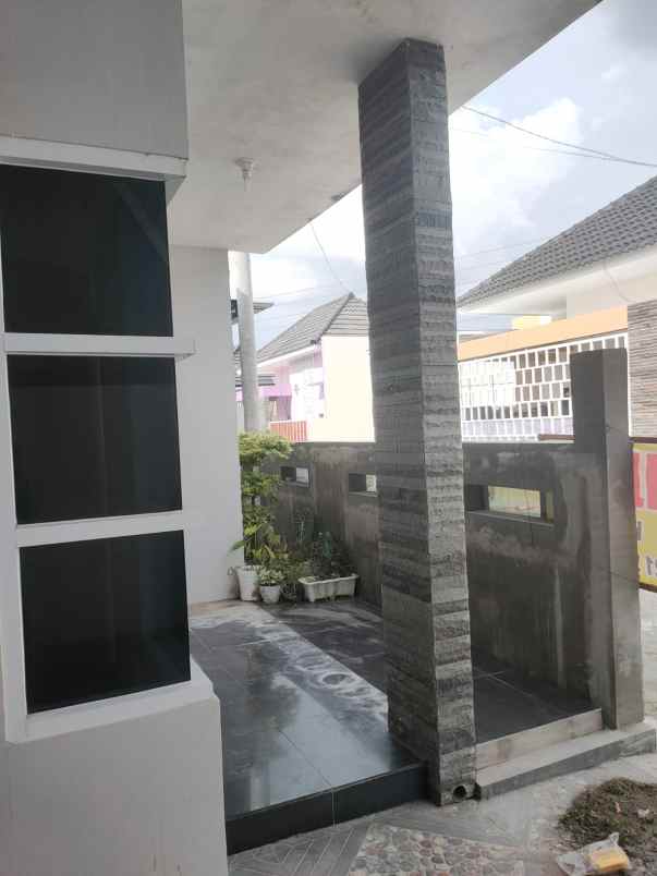 dijual rumah perum griya gumul permai