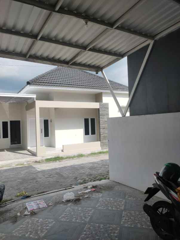 dijual rumah perum griya gumul permai