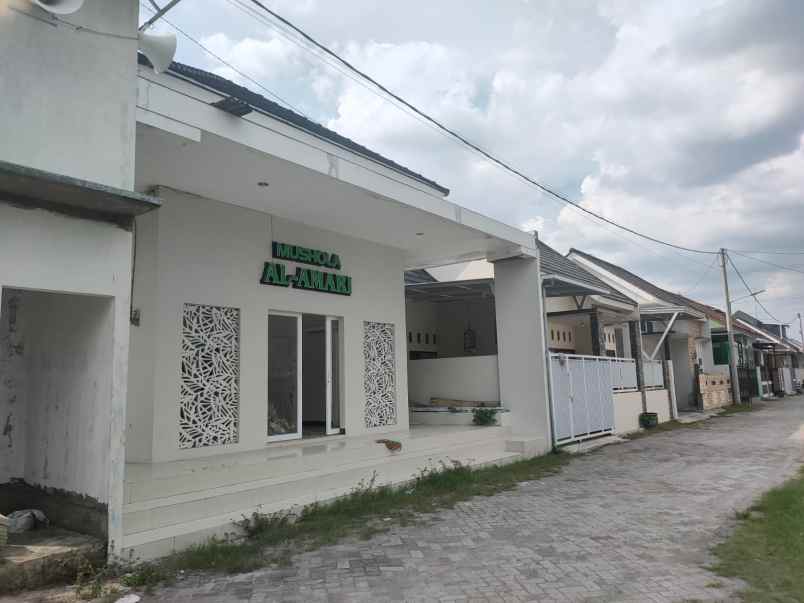 dijual rumah perum griya gumul permai