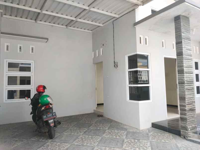 dijual rumah perum griya gumul permai