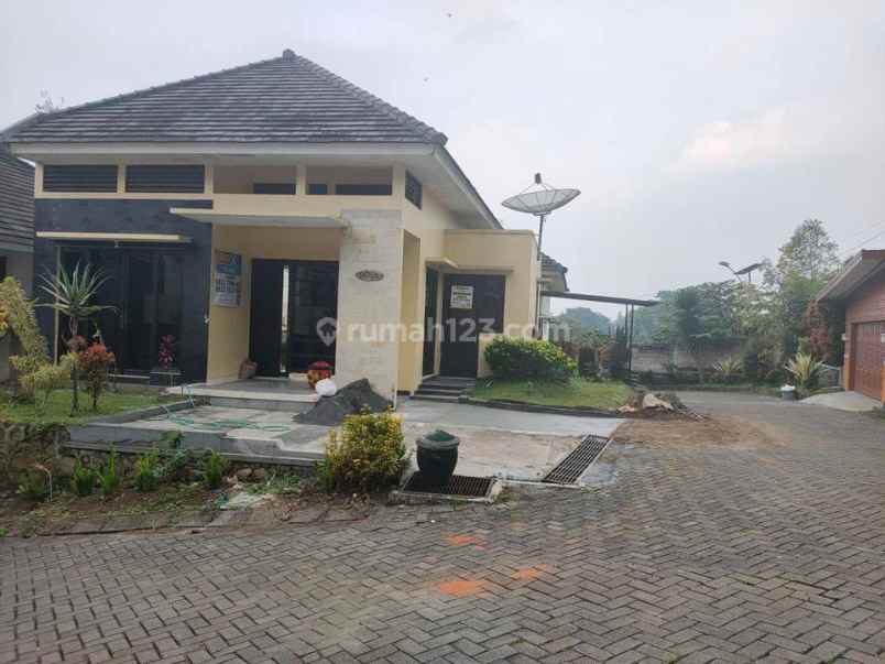 dijual rumah perum kusuma pinus jl abd