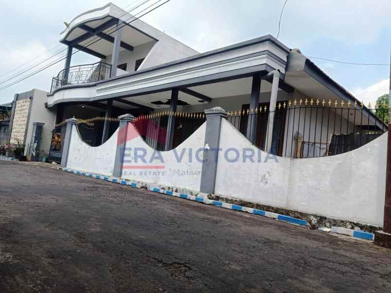 dijual rumah perum mangliawan