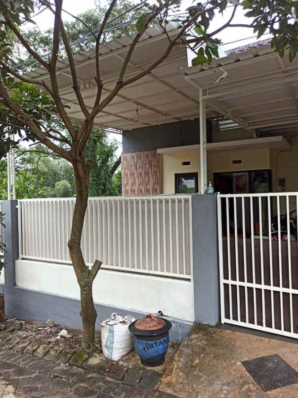 dijual rumah perum tirtasani