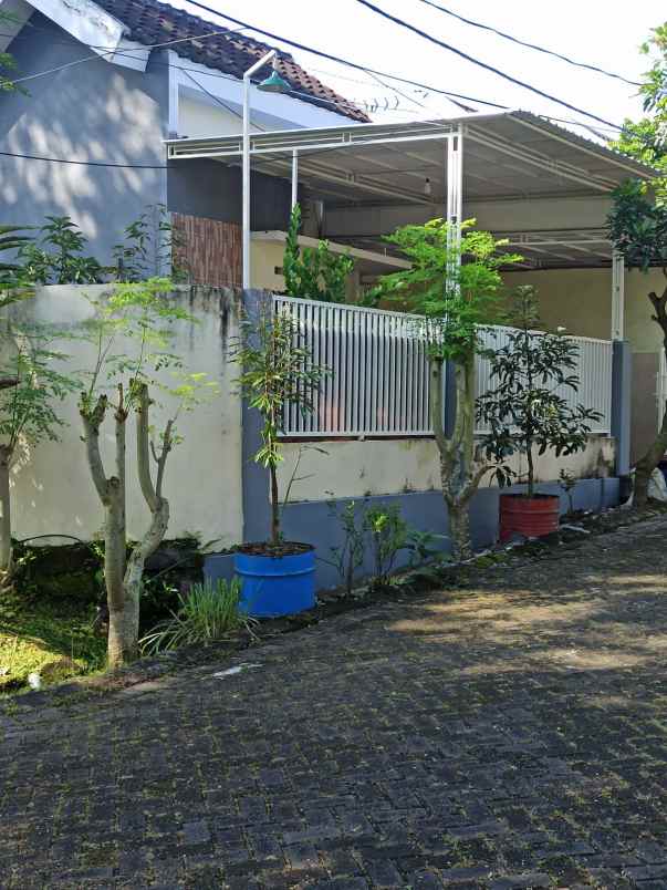 dijual rumah perum tirtasani