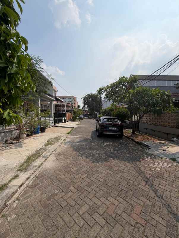 dijual rumah perumahan eramas 2000