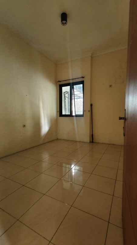 dijual rumah perumahan jambangan indah