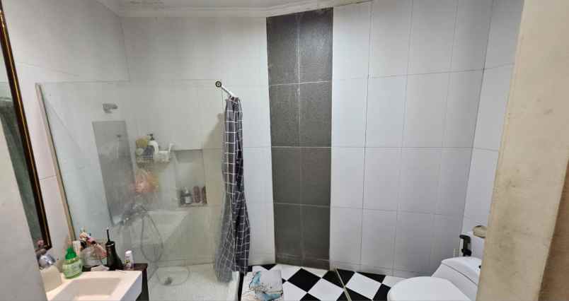 dijual rumah perumahan kota legenda