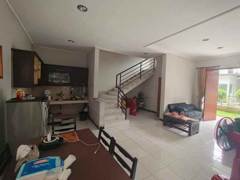 dijual rumah perumahan sakura residence