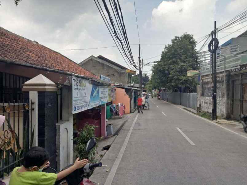 dijual rumah petukangan