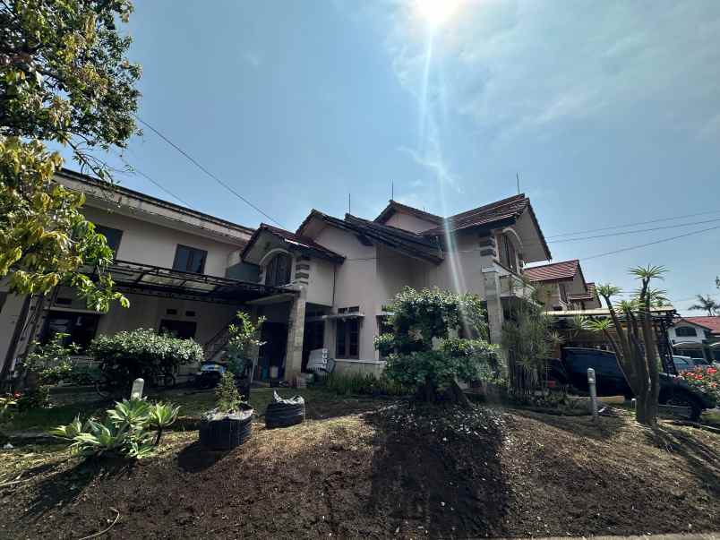 dijual rumah pinus regency