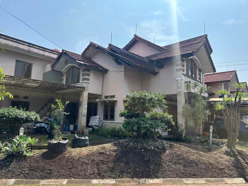 dijual rumah pinus regency