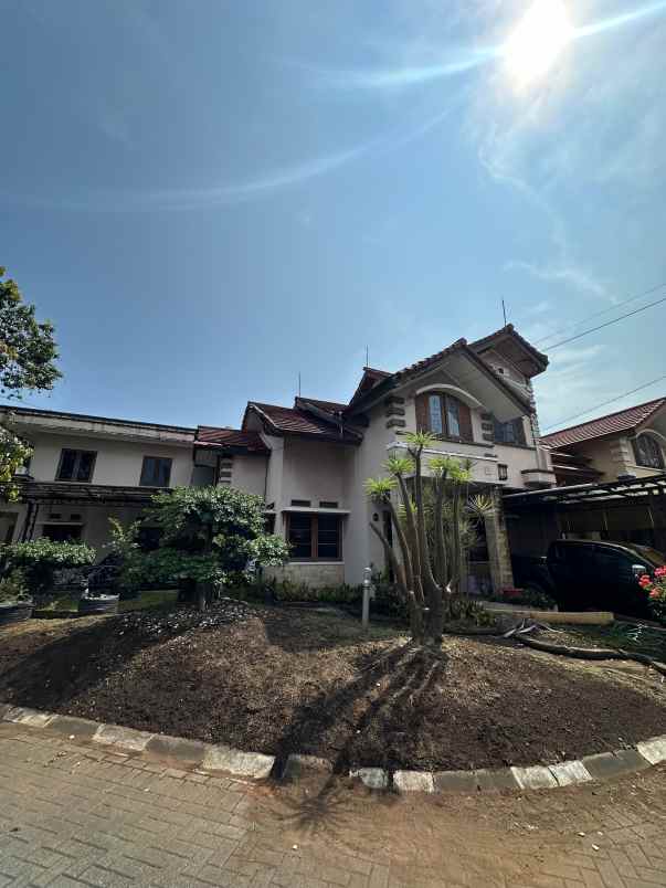 dijual rumah pinus regency