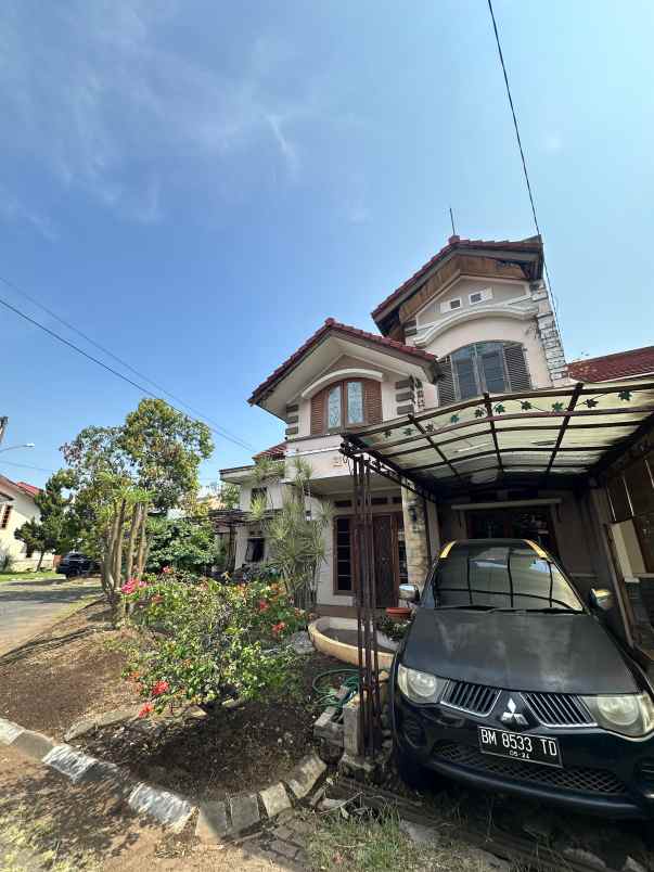 dijual rumah pinus regency