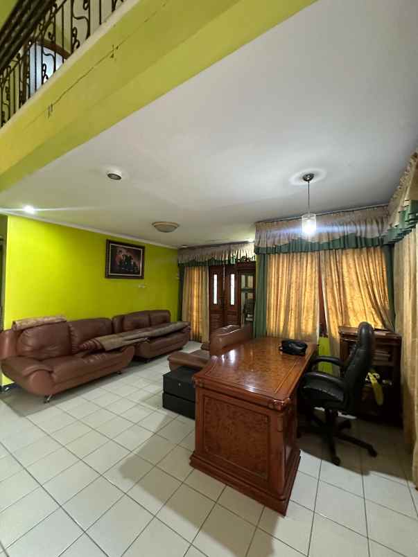 dijual rumah pinus regency