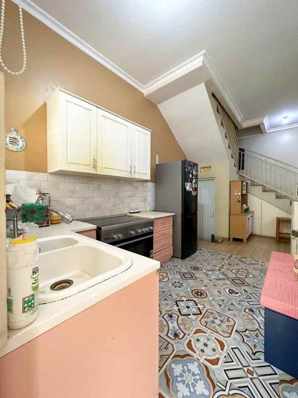 dijual rumah pondok kelapa