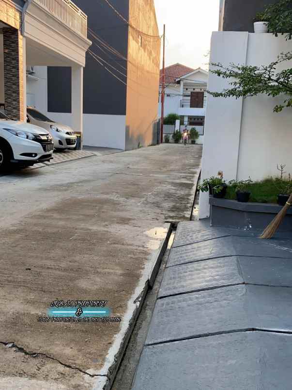 dijual rumah pondok kopi