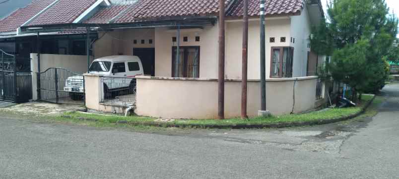 dijual rumah posisi di hook strategis