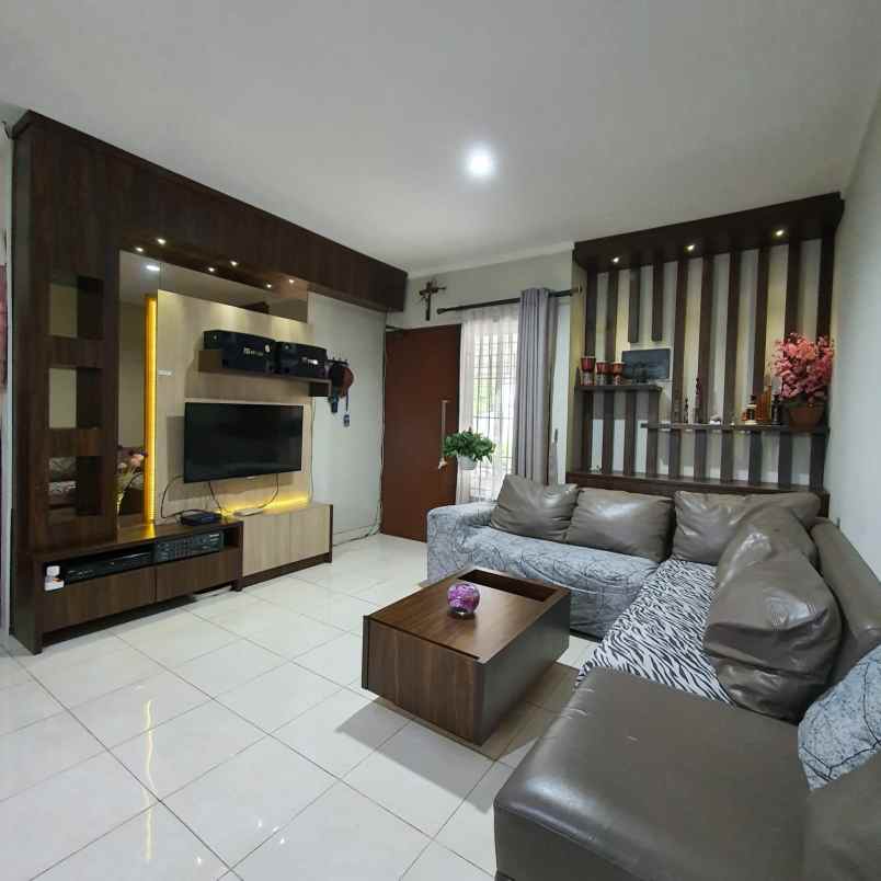 dijual rumah premier serenity