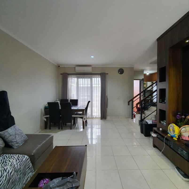 dijual rumah premier serenity