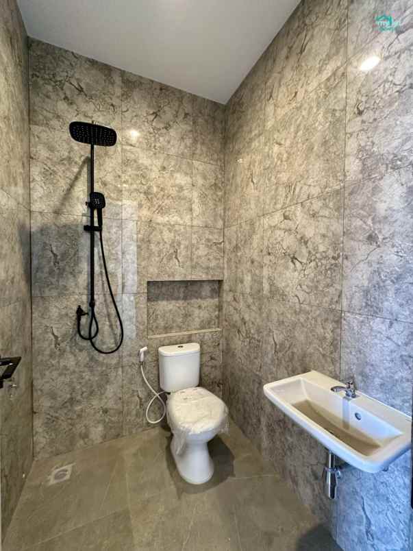 dijual rumah purimas