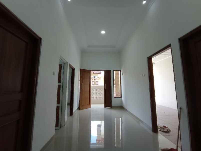 dijual rumah purwomartani