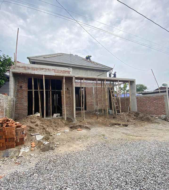 dijual rumah purwomartani kalasan