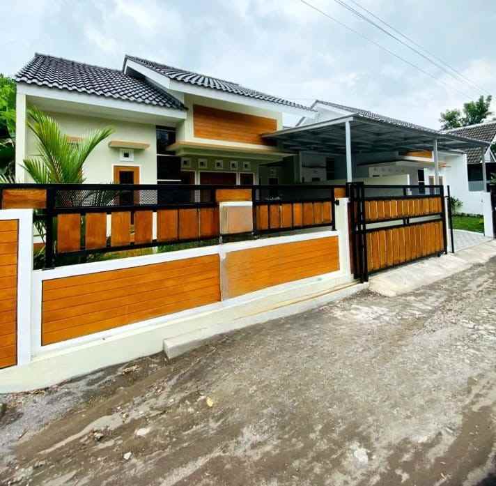 dijual rumah purwomartani kalasan