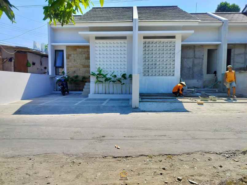 dijual rumah purwomartani kec kalasan