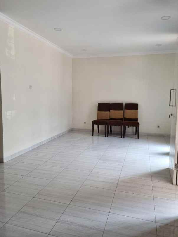 dijual rumah raffles hills cibubur