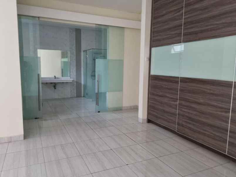 dijual rumah raffles hills cibubur