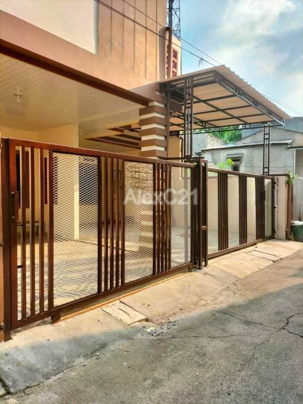 dijual rumah rangkapan jaya