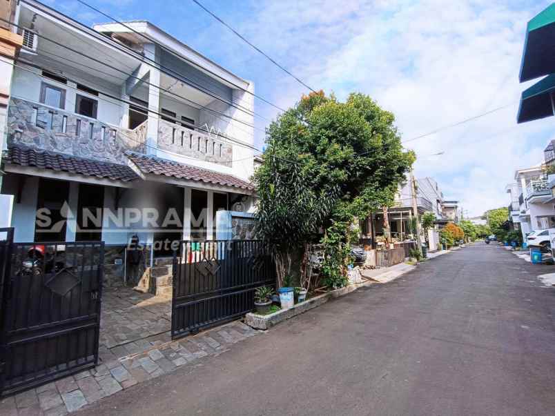 dijual rumah ratujaya