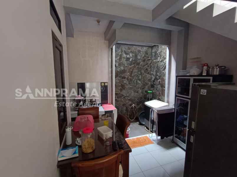 dijual rumah ratujaya