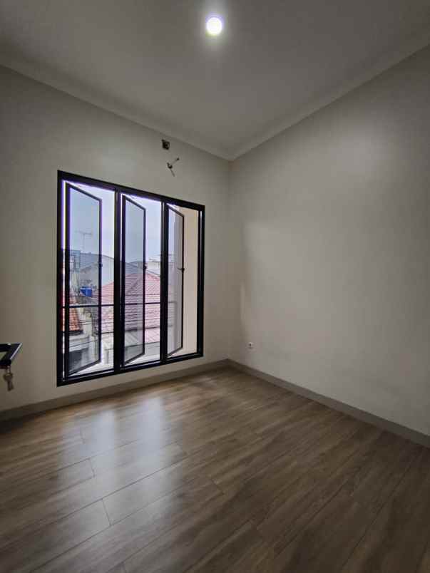 dijual rumah rawamangun jakarta timur