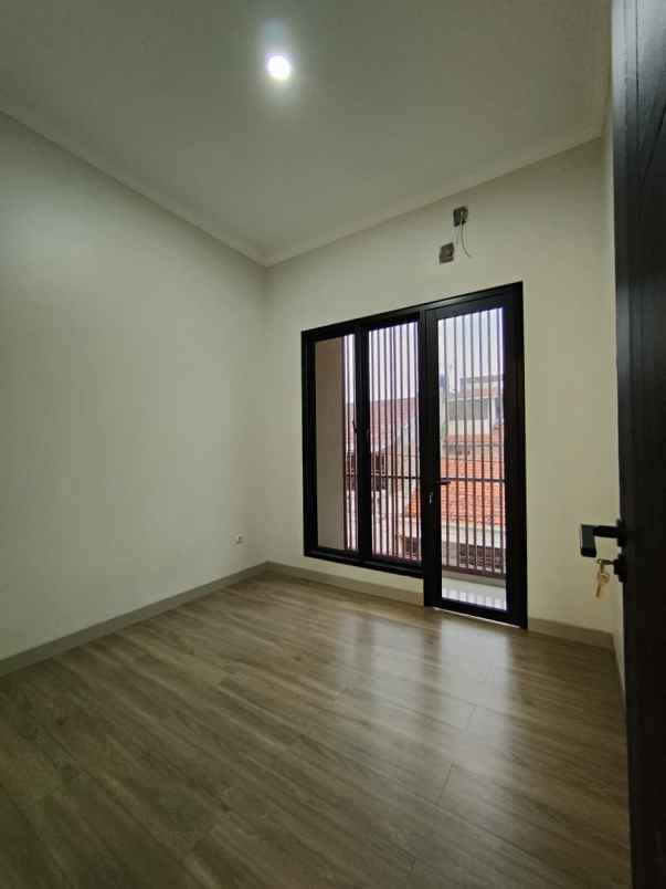 dijual rumah rawamangun jakarta timur