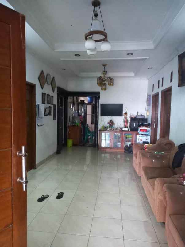 dijual rumah rempoa ciputat