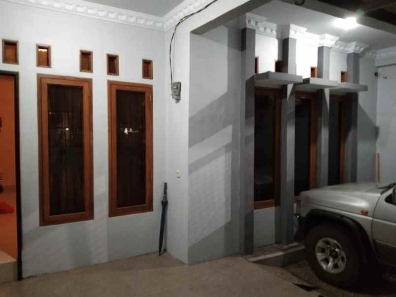 dijual rumah rumah di komplek karang