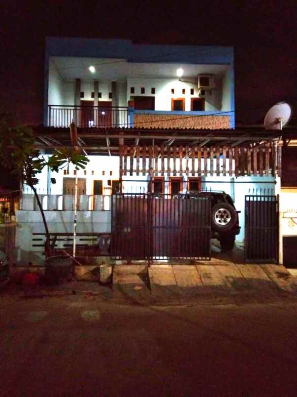 dijual rumah rumah di komplek karang