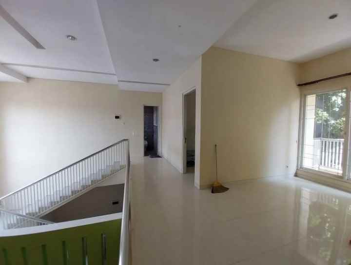 dijual rumah rungkut asri